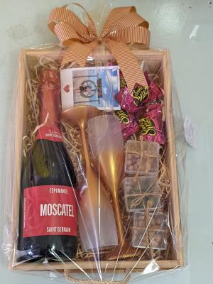 Cesta de Presente - Espumante com Taça duplo MDF     