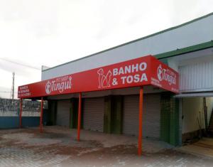 faixada de Loja Lona Impressa Lona 440g brilho  4x0 Lona A combinar lona com ferro e instalação 